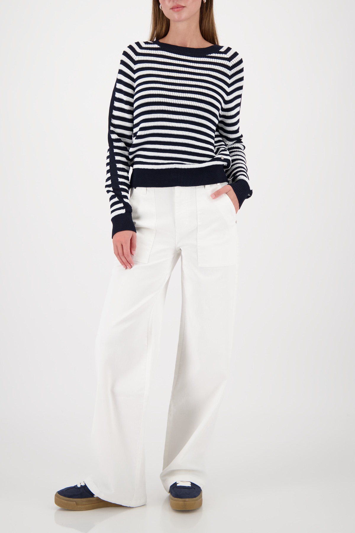 410217_756_Model_FullBody_1200